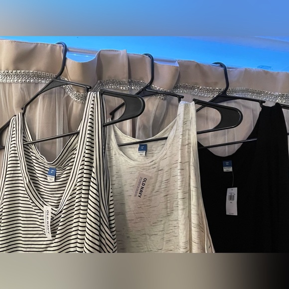 3 Old Navy Tank Tops - Picture 3 of 4